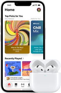 iPhone 17e, Vorderseite, Apple Music App mit geöffnetem Homescreen, neben AirPods Pro 3 im geöffneten MagSafe Ladecase