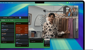Ein Videoanruf mit dem Folgemodus Feature, bei dem die Person automatisch in der Mitte des Bildes bleibt, auch wenn sie sich durch den Raum bewegt